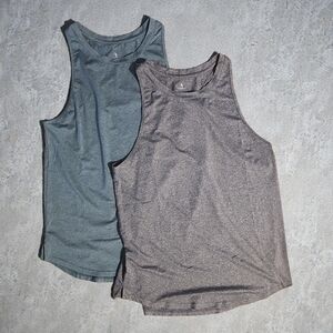 Set Of 2 Women's Sleeveless Tank Tops‎ - Green and Gray